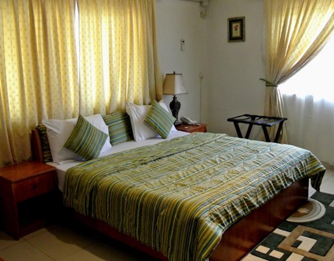 La Playa Suites Lagos Exterior photo